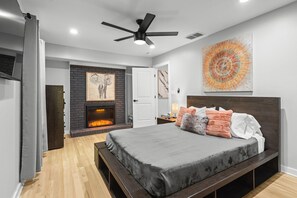 4 bedrooms, desk, iron/ironing board, travel crib