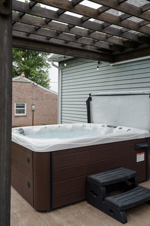 Bain à remous extérieur