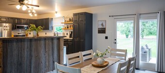 Willowdale Cottage * Hot Tub * Close to Attractions
