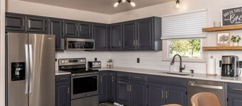 Willowdale Cottage * Hot Tub * Close to Attractions