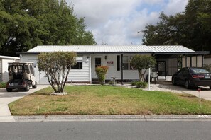 Exterior - Enjoy beautiful 2 bedroom, 2 bath, home in the Villages Florida (Lady Lake)