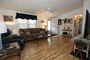 TV - Enjoy beautiful 2 bedroom, 2 bath, home in the Villages Florida (Lady Lake)