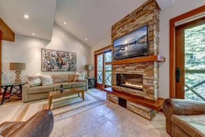 TV, fireplace - Beautiful & Spacious 2BD/2BA. Ski In Ski Out. (Whistler)