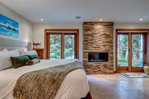 2 chambres, coffres-forts dans les chambres, bureau