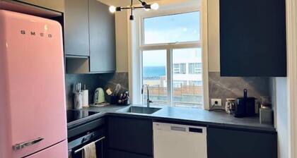 Deluxe Downtown KEF apartment - 5min to Airport 4