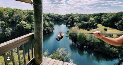 Juanita’s Cabin , a Peaceful cabin in Central Florida. IG:@JUANITASCABIN