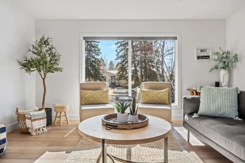 Duke & Duchess | Central | Upscale | Families/Pets