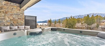 Hot Tub | 2 Min From Lake | Modern | Shuffle Board