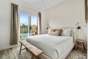 Työpöytä, silitysrauta/-lauta, vauvan matkasänky, ilmainen Wi-Fi