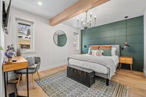 3 bedrooms, desk, iron/ironing board, free WiFi - The Duke| Spacious | Upscale | Close to DT (Calgary)