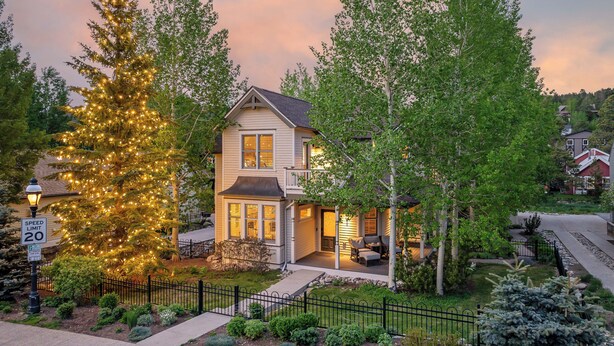 A two-story house with a front porch, a well-maintained garden, and a speed limit sign of 20. - Downtown Home + Mtn Views + Hot Tub + Ski Shuttle - Lansdowne Chateau (Breckenridge)