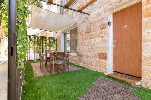 Heart of Geula T3 Apartment