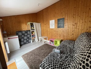 4 chambres, fer et planche à repasser, lit parapluie, Wi-Fi gratuit