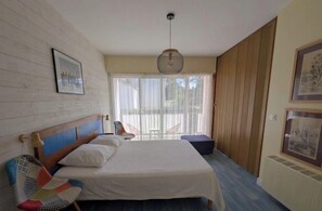 1 chambre, fer et planche Ă repasser