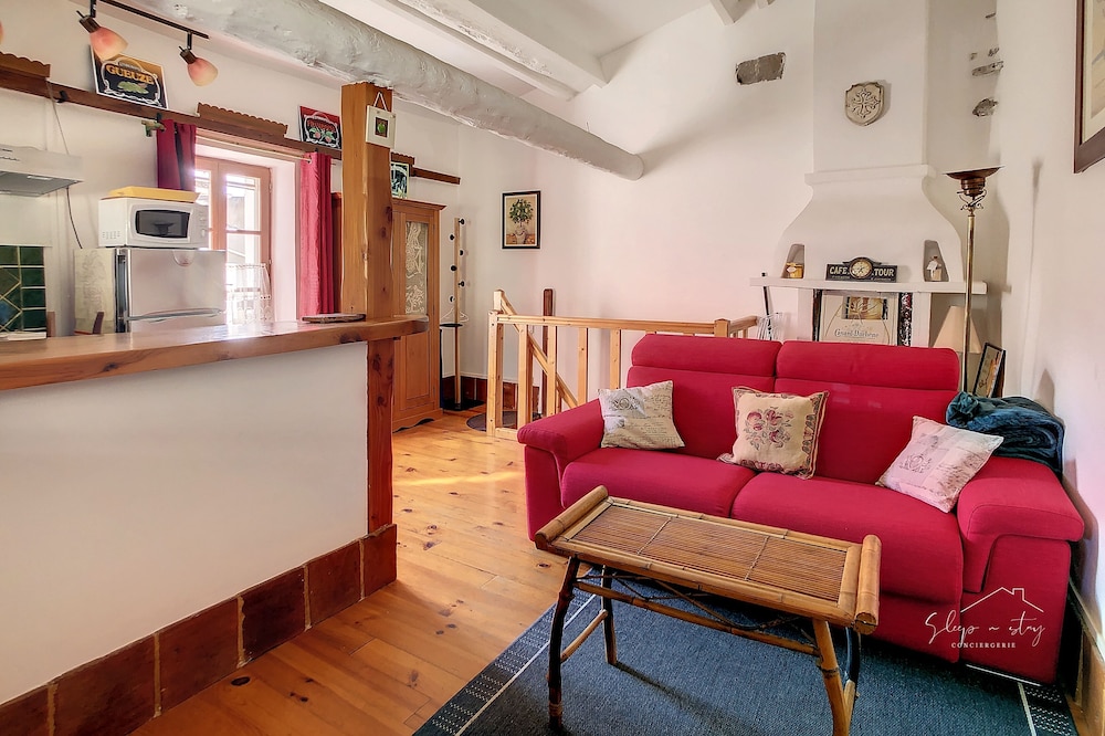 ** Adorable house with terrace - South of France **