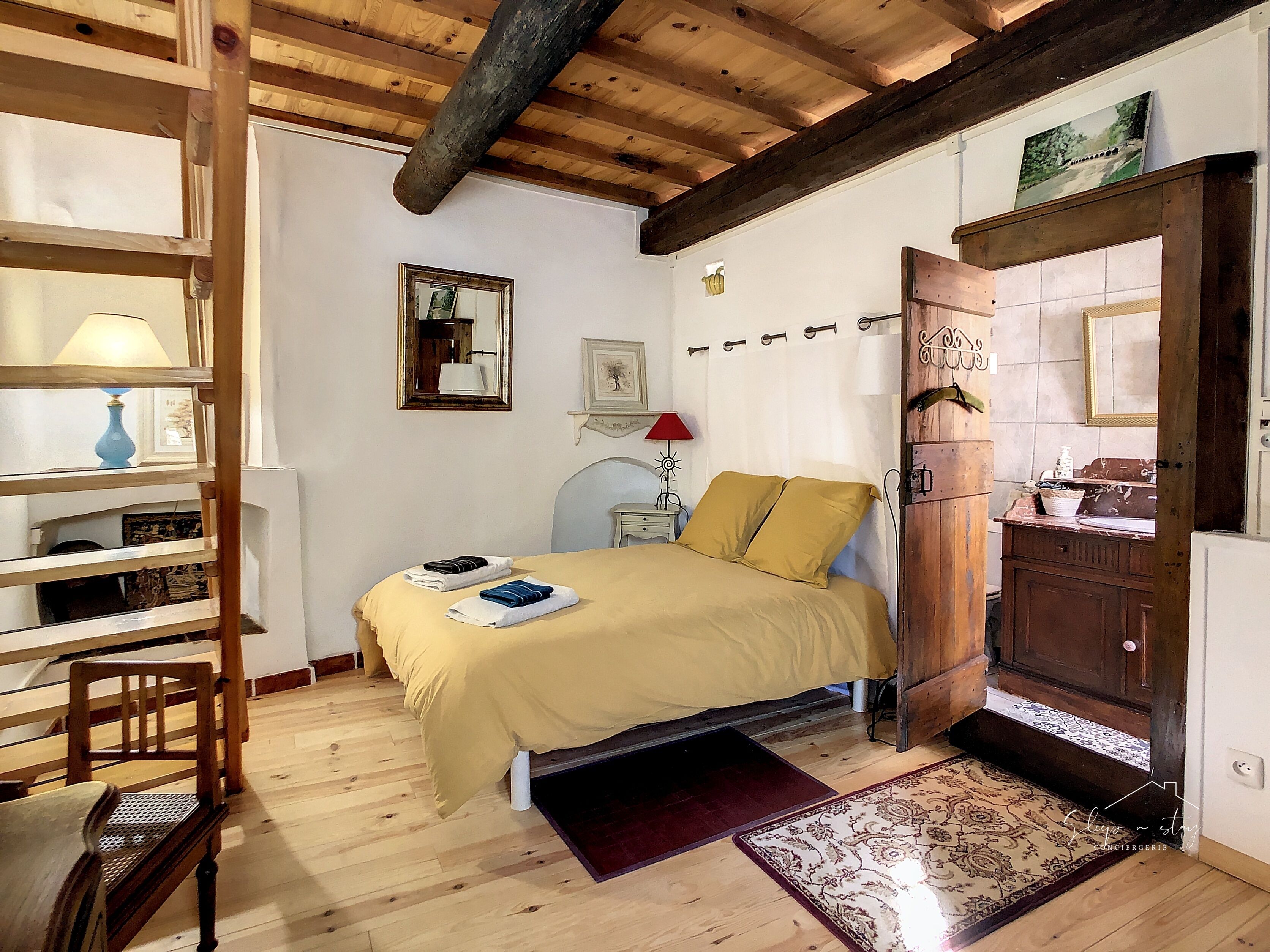 ** Adorable house with terrace - South of France **