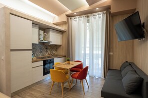 Habitación Confort | Cocina privada | Horno, placa de cocina, máquina de café espresso y hervidor eléctrico