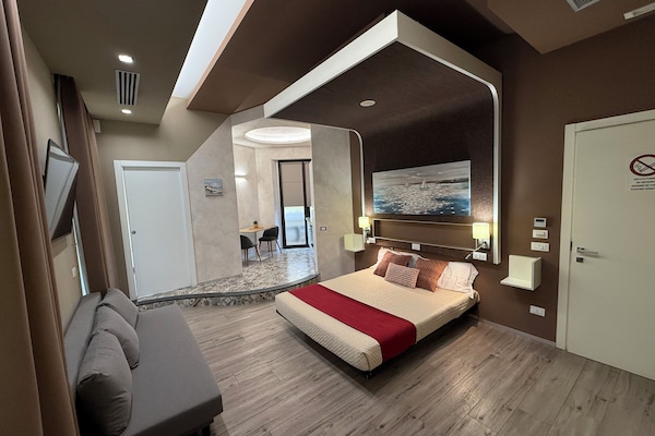 Deluxe Room | 1 bedroom, desk, soundproofing, free WiFi