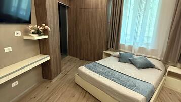 Family Room | 1 bedroom, desk, soundproofing, free WiFi