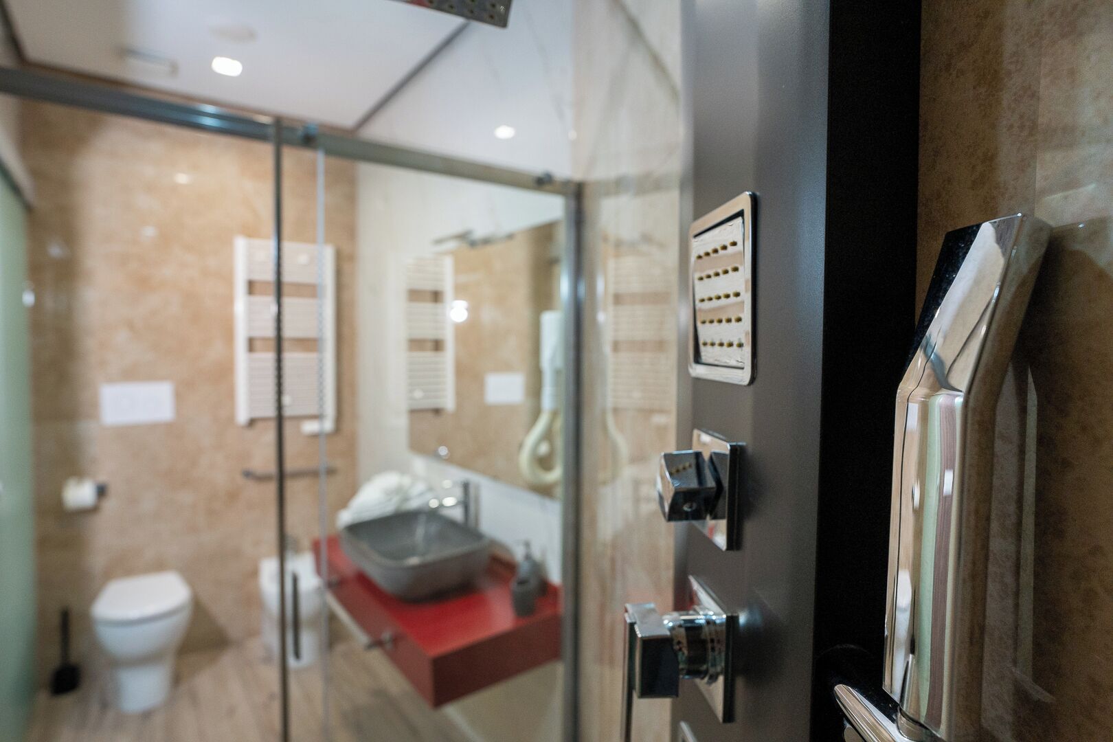 Familienzimmer | Badezimmer | Dusche, Regendusche, Haartrockner, Bidet