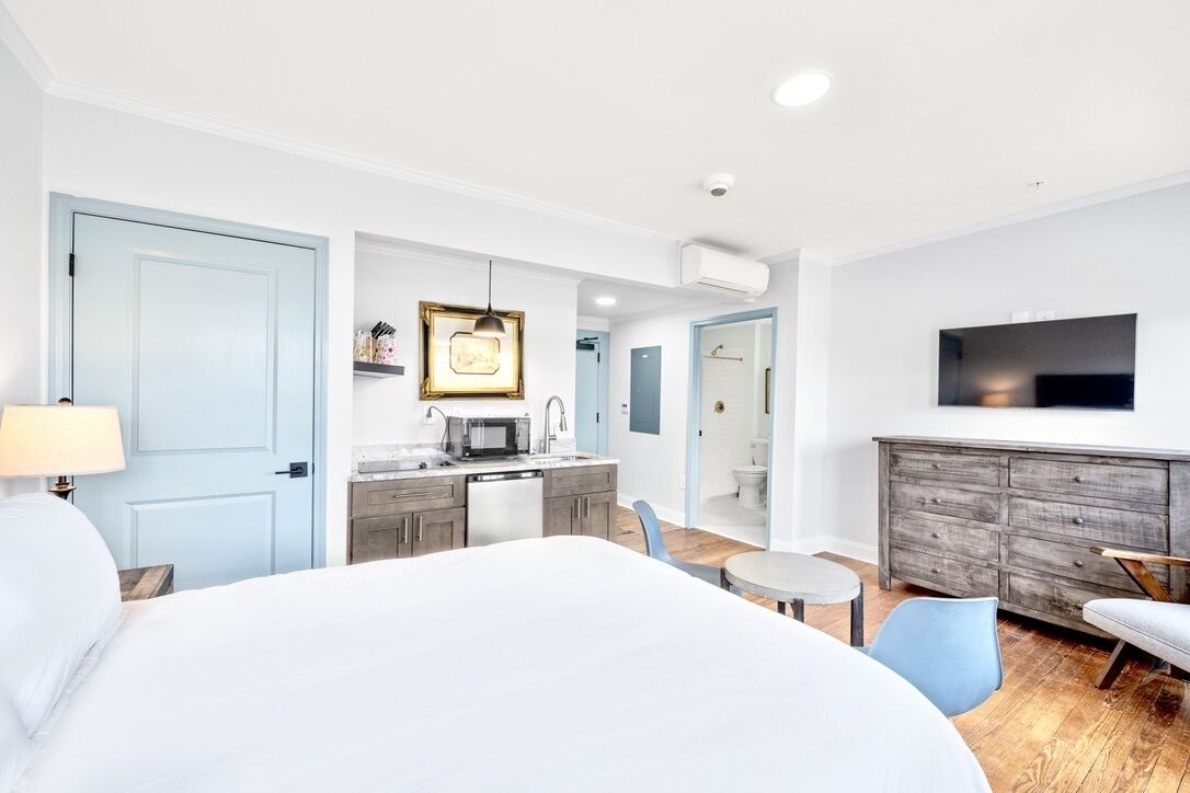 Private Loft Guest Retreat in the Heart of Conway!