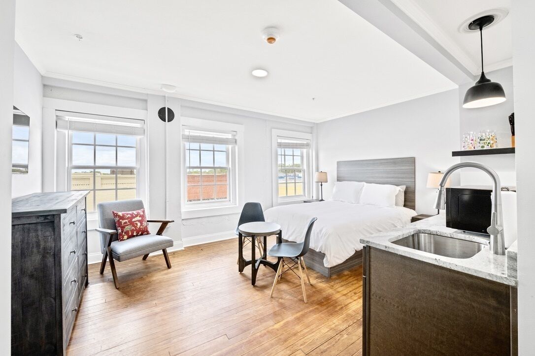 Private Loft Guest Retreat in the Heart of Conway!