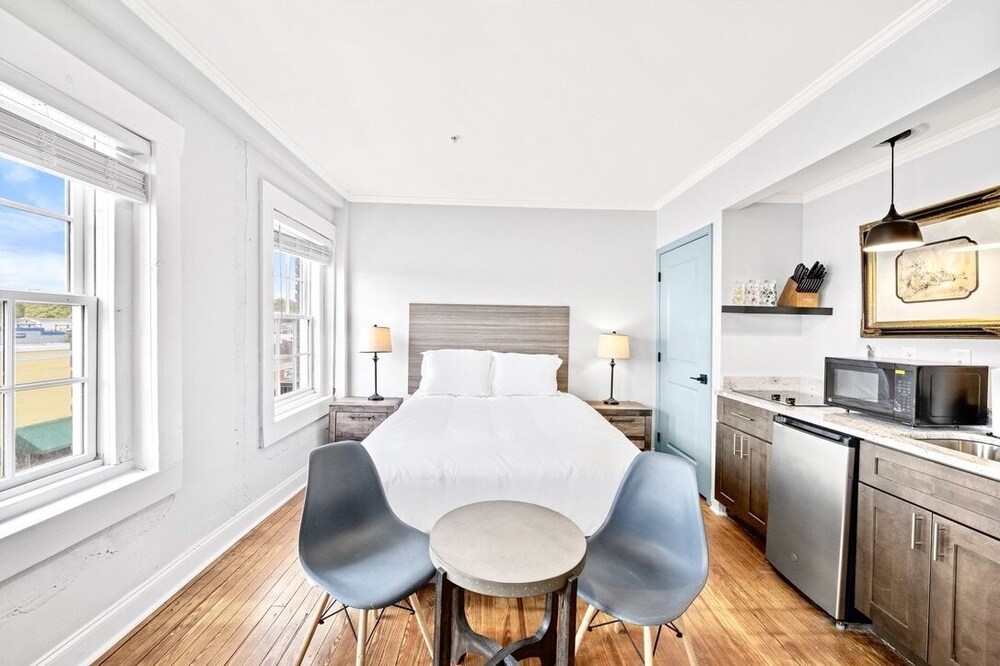 Private Loft Guest Retreat in the Heart of Conway!