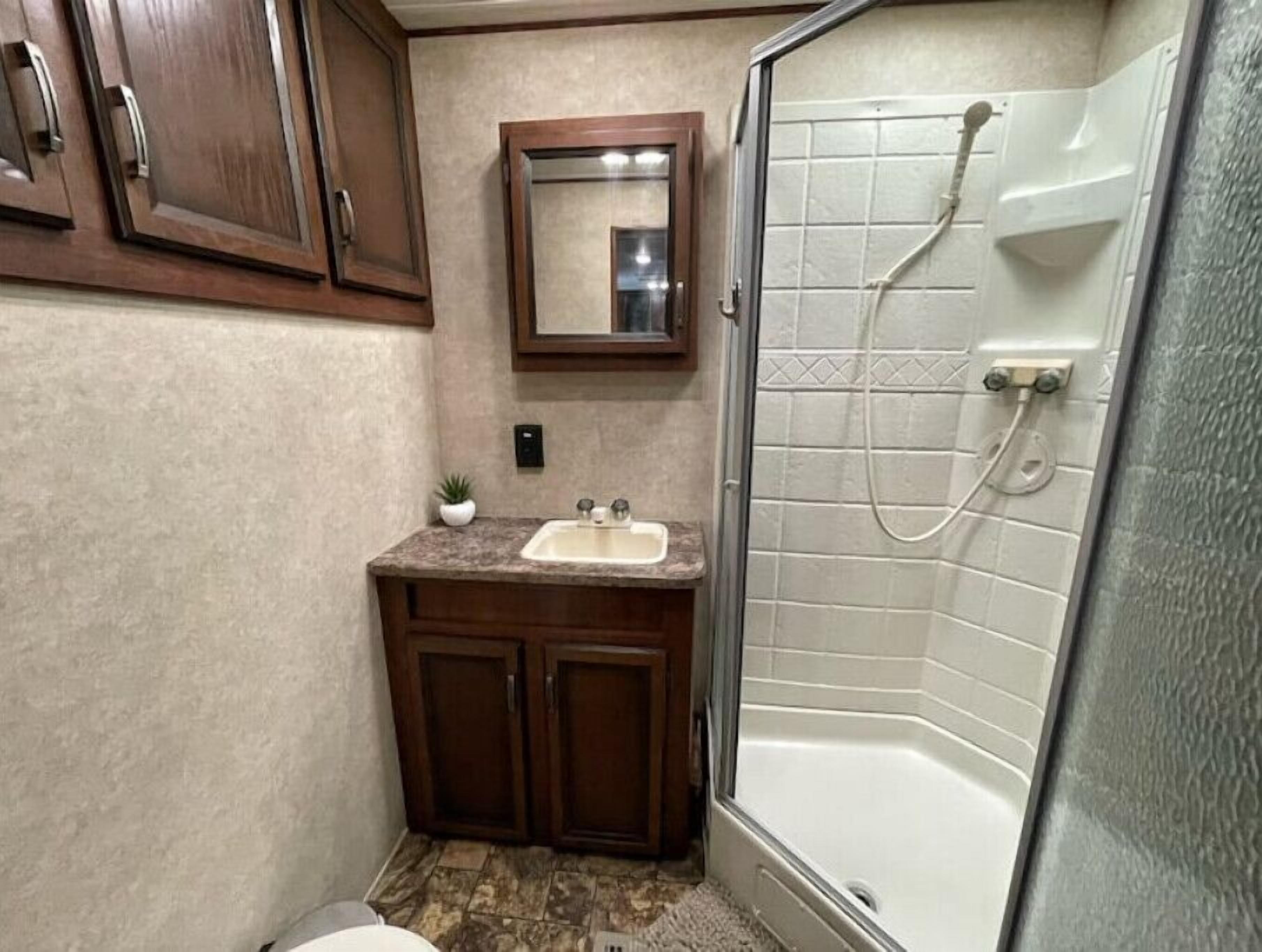 Glamping! Clean, Wi-Fi, A/C, SmartTV, water-view