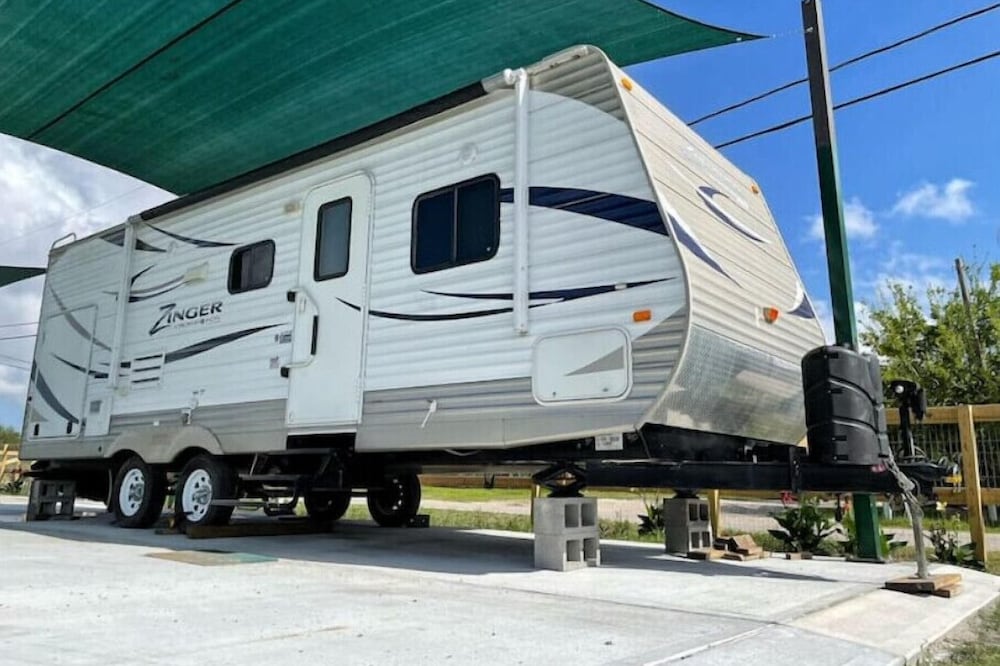 Glamping! Clean, Wi-Fi, A/C, SmartTV, water-view
