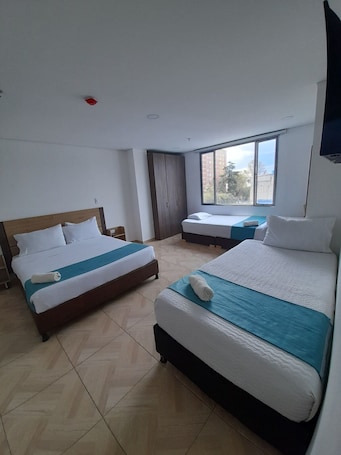 Cubrecamas, colchones con pillow-top y escritorio