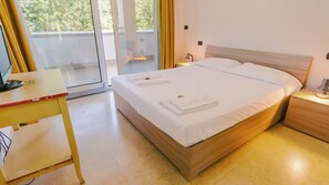 2 bedrooms, WiFi (free), bed sheets