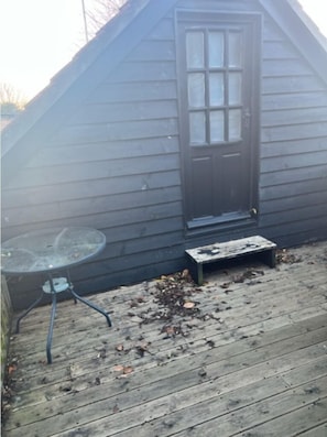 Mökki, kylpyhuone makuuhuoneen yhteydessä (2 Storey Annex) | Näkymä parvekkeelta