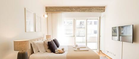 Iron/ironing board, free WiFi, bed sheets