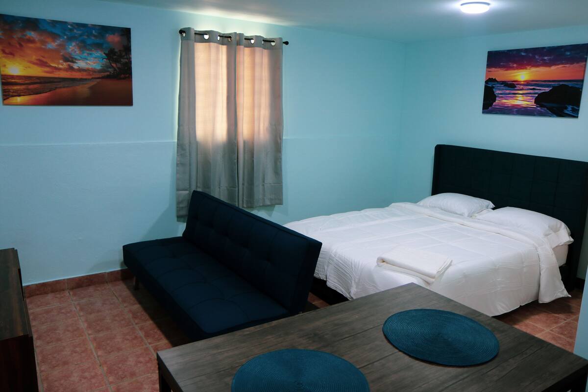3 bedrooms, Egyptian cotton sheets, premium bedding, free WiFi
