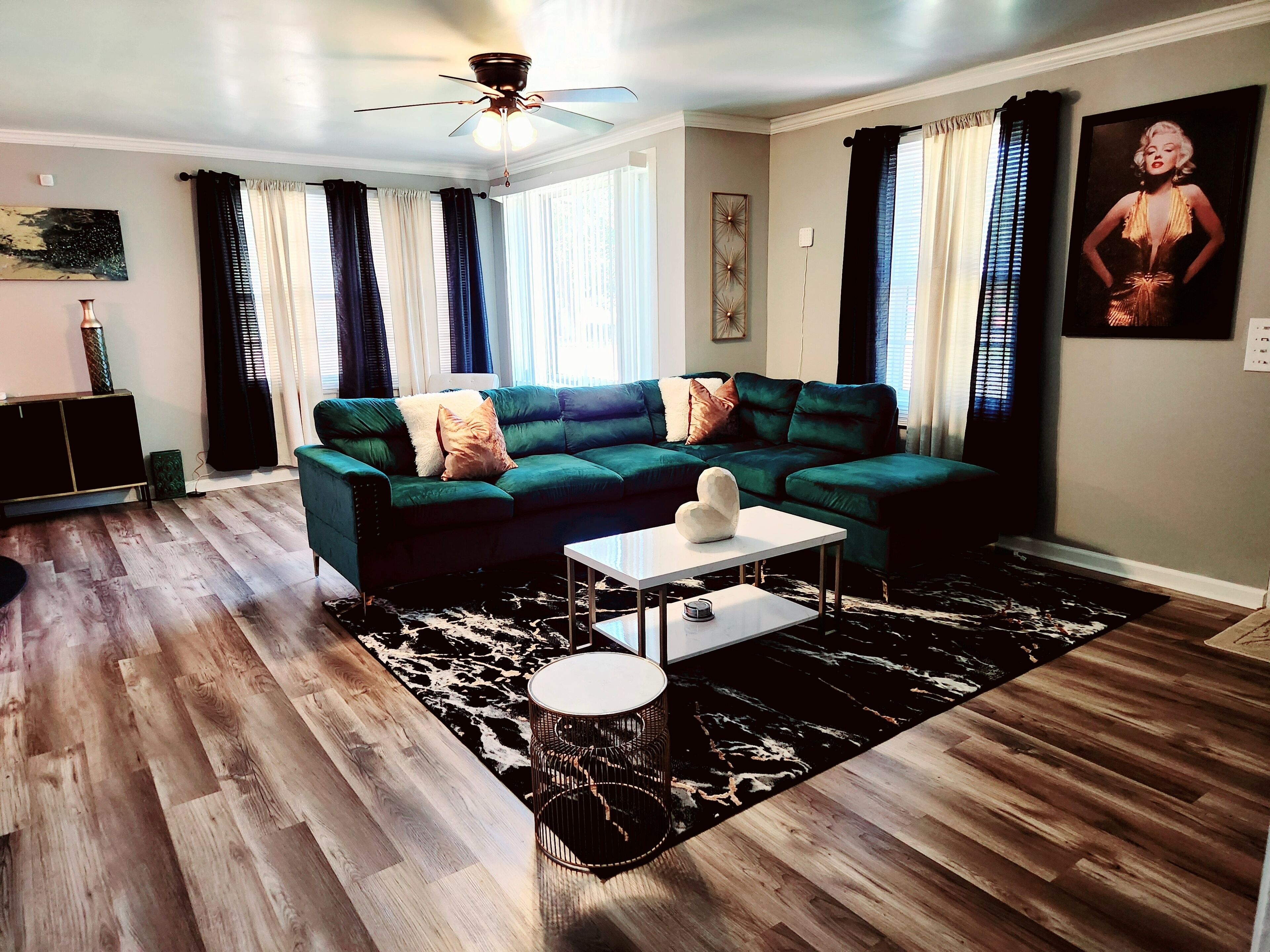 Smart TV, pebolim, mesa de pingue-pongue