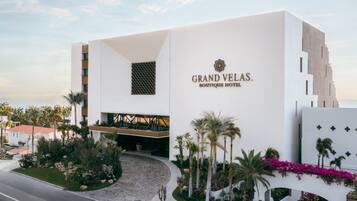 Vista frontal de la propiedad