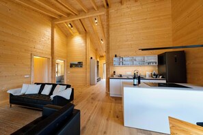 Smart-TV, Kamin, Bücher