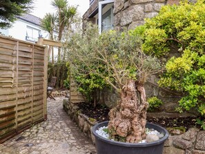 Cottage | Property grounds