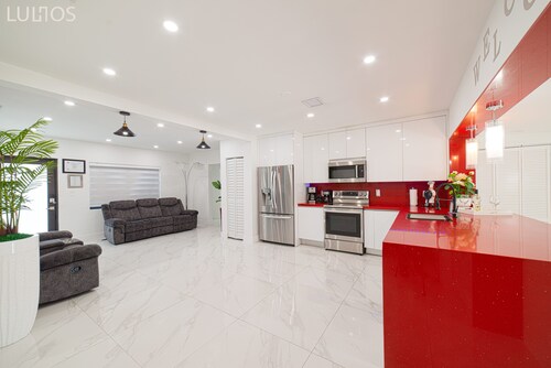 Modern Retreat • Near MIA & South Beach • BBQ