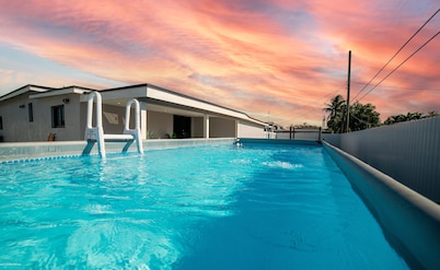 10 Min to Miami Beach 6-BR Oasis Pool & BBQ