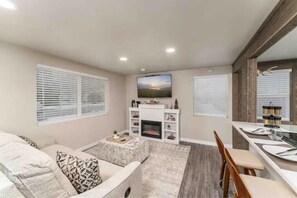 Living area - The Silver Elk House | Downtown Coeur d’Alene (Coeur d'Alene)