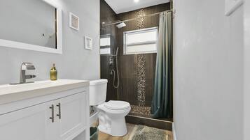 Shower, hair dryer, bidet, towels