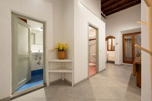 シャワー、ヘアドライヤー、ビデ、タオル