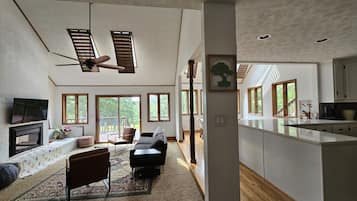 Smart TV y chimenea
