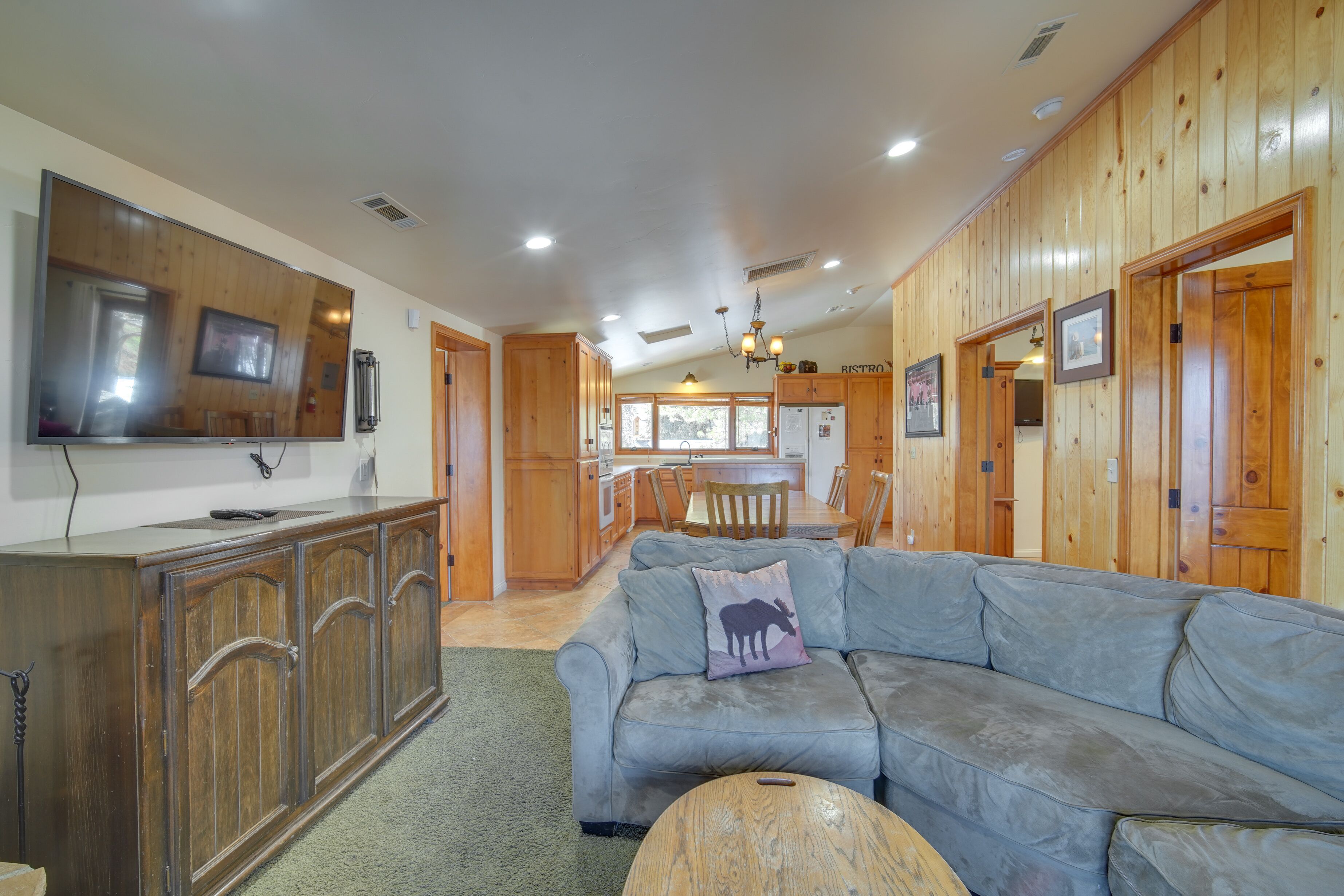 Spacious Big Bear Cabin Rental - 1 Mi to Lake!