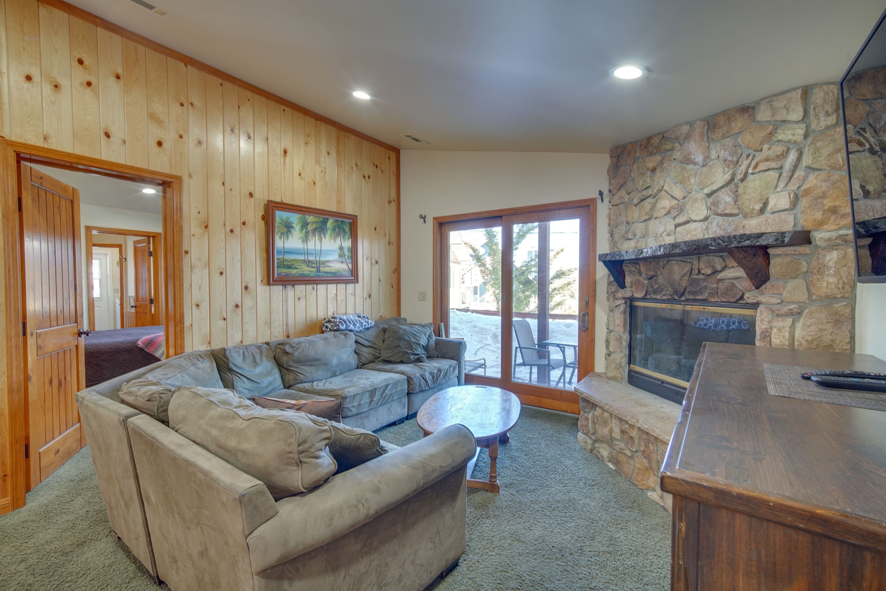 Spacious Big Bear Cabin Rental - 1 Mi to Lake!
