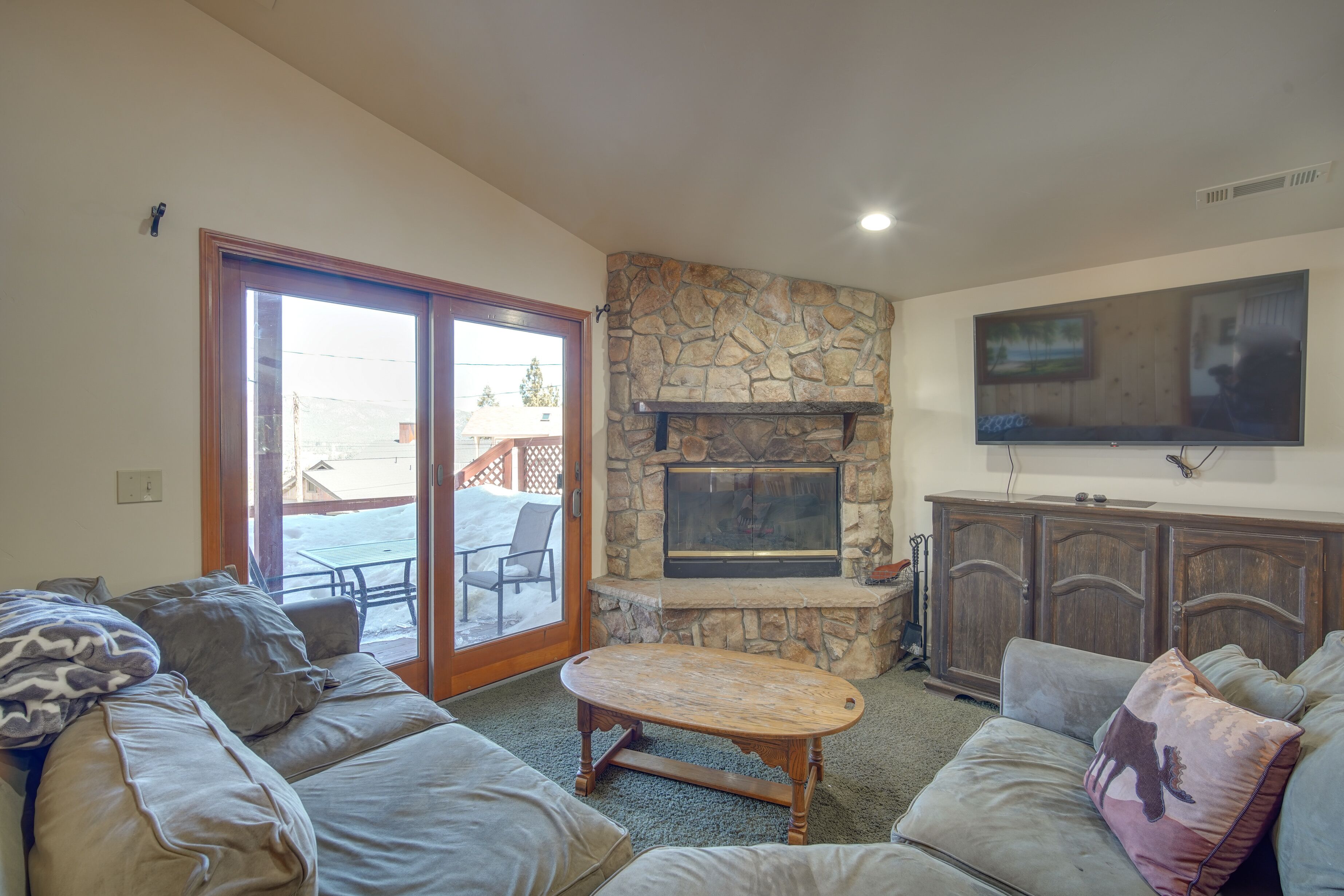 Spacious Big Bear Cabin Rental - 1 Mi to Lake!