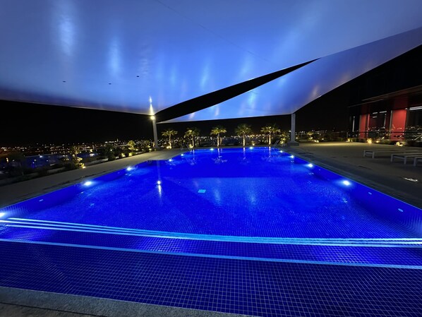 حمّام سباحة خارجي