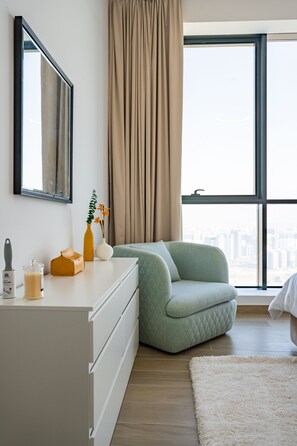 Smart TV - EXECUTIVE ,LUXURIOUS ,2BR BEACH APARTMENT (Sharjah)