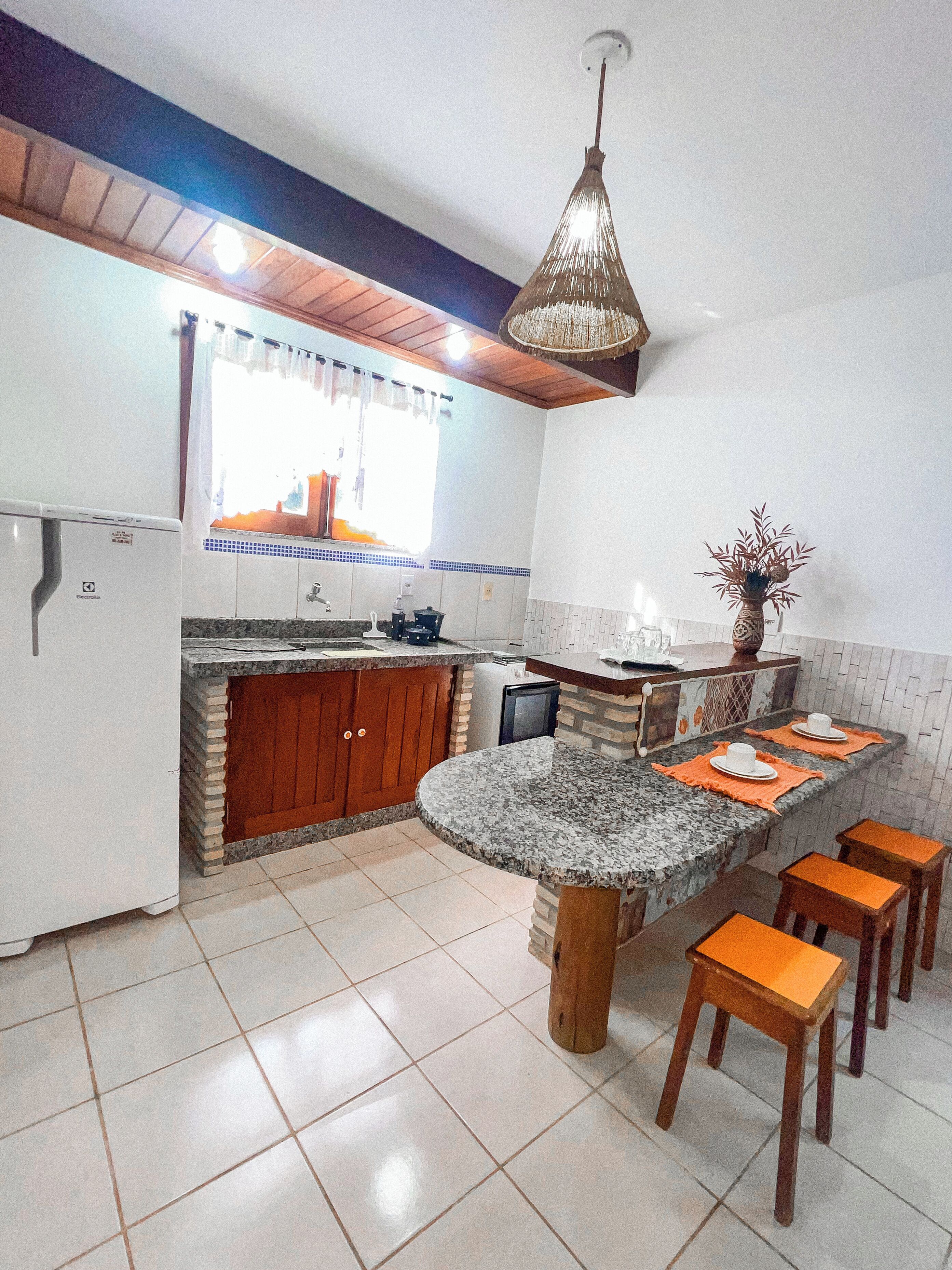 Minibar, muebles diferentes y wifi gratis 